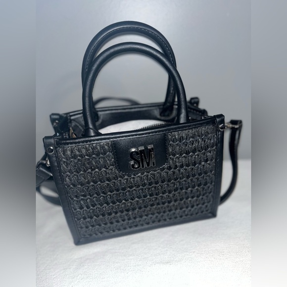 BRAND NEW STEVE MADDEN BLACK 
CROSSBODY BAG - Picture 1 of 2